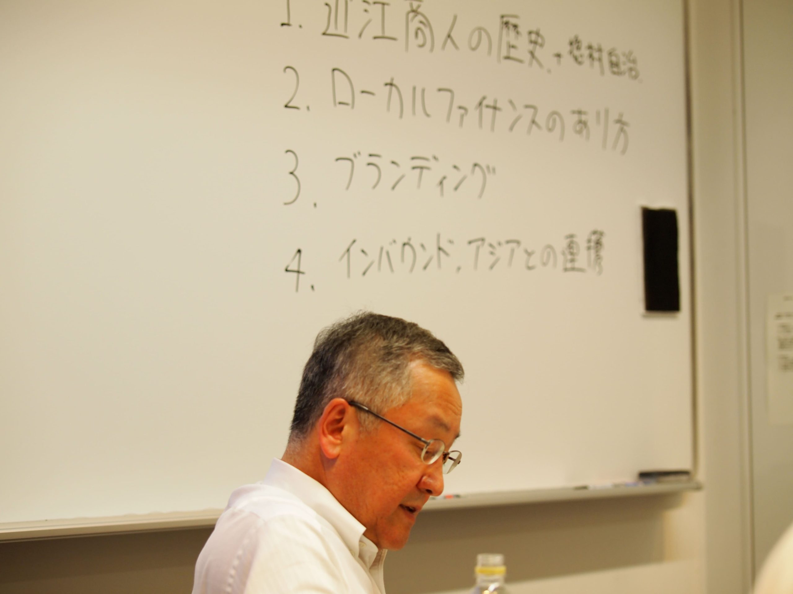 2017年周牧之ゼミでゲスト講義する吉澤保幸氏