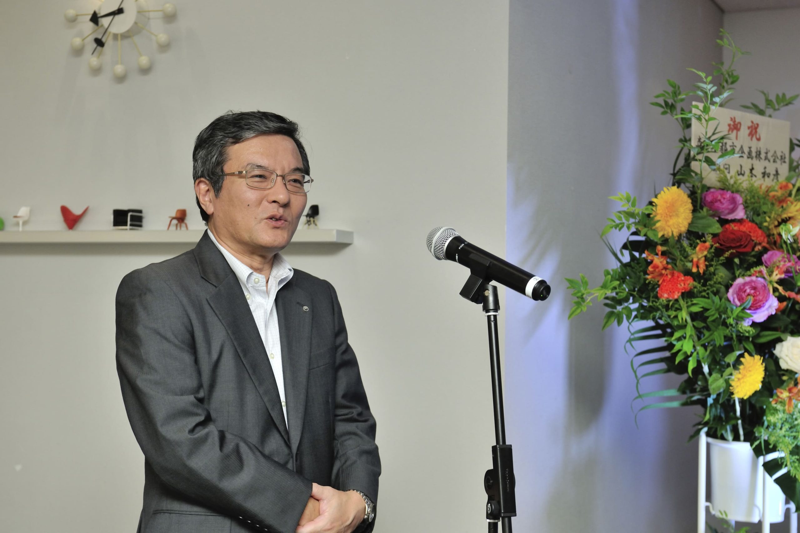 祝辞を述べる島田明日本電信電話副社長