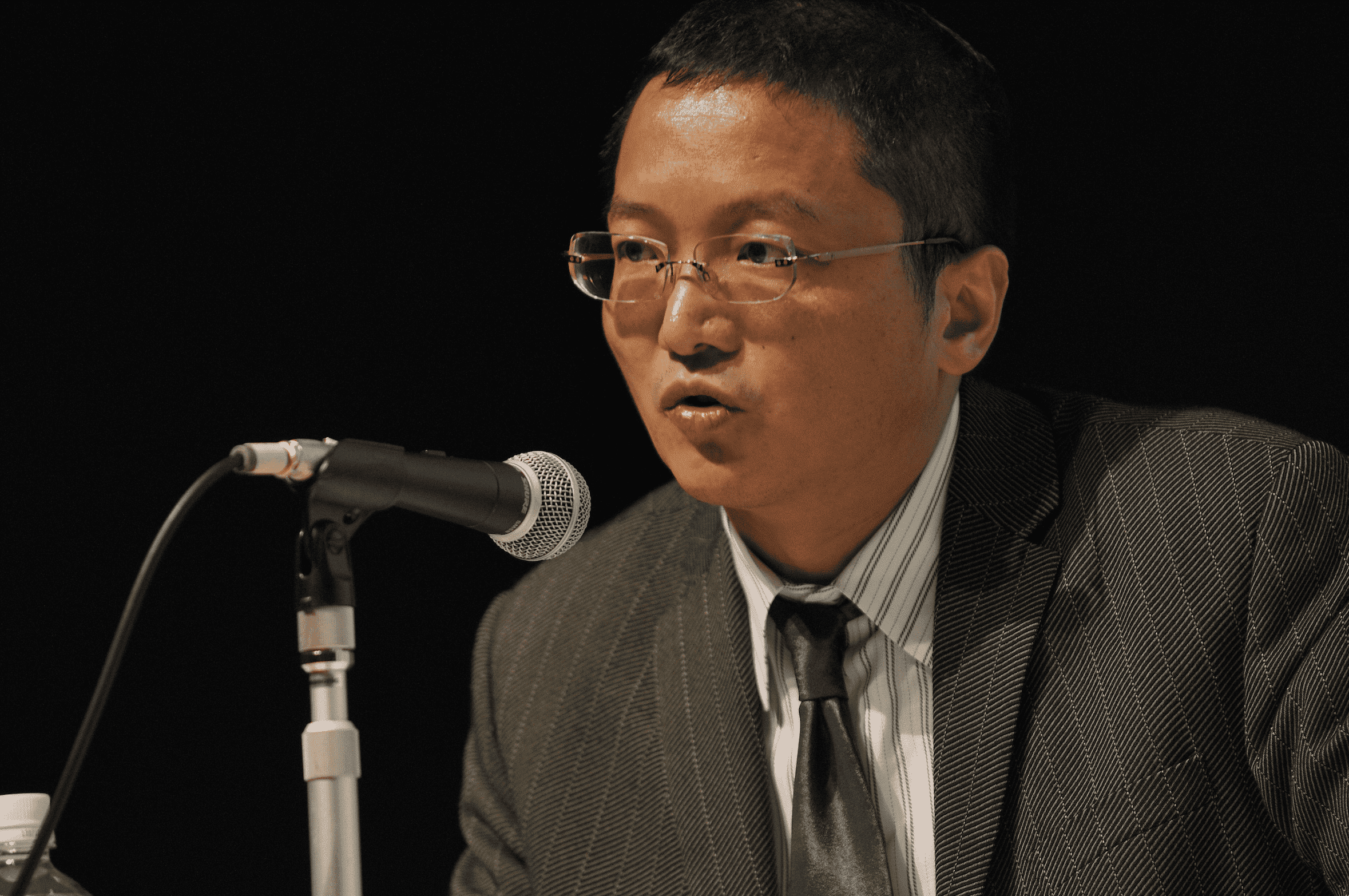 パネリストを務める周牧之教授