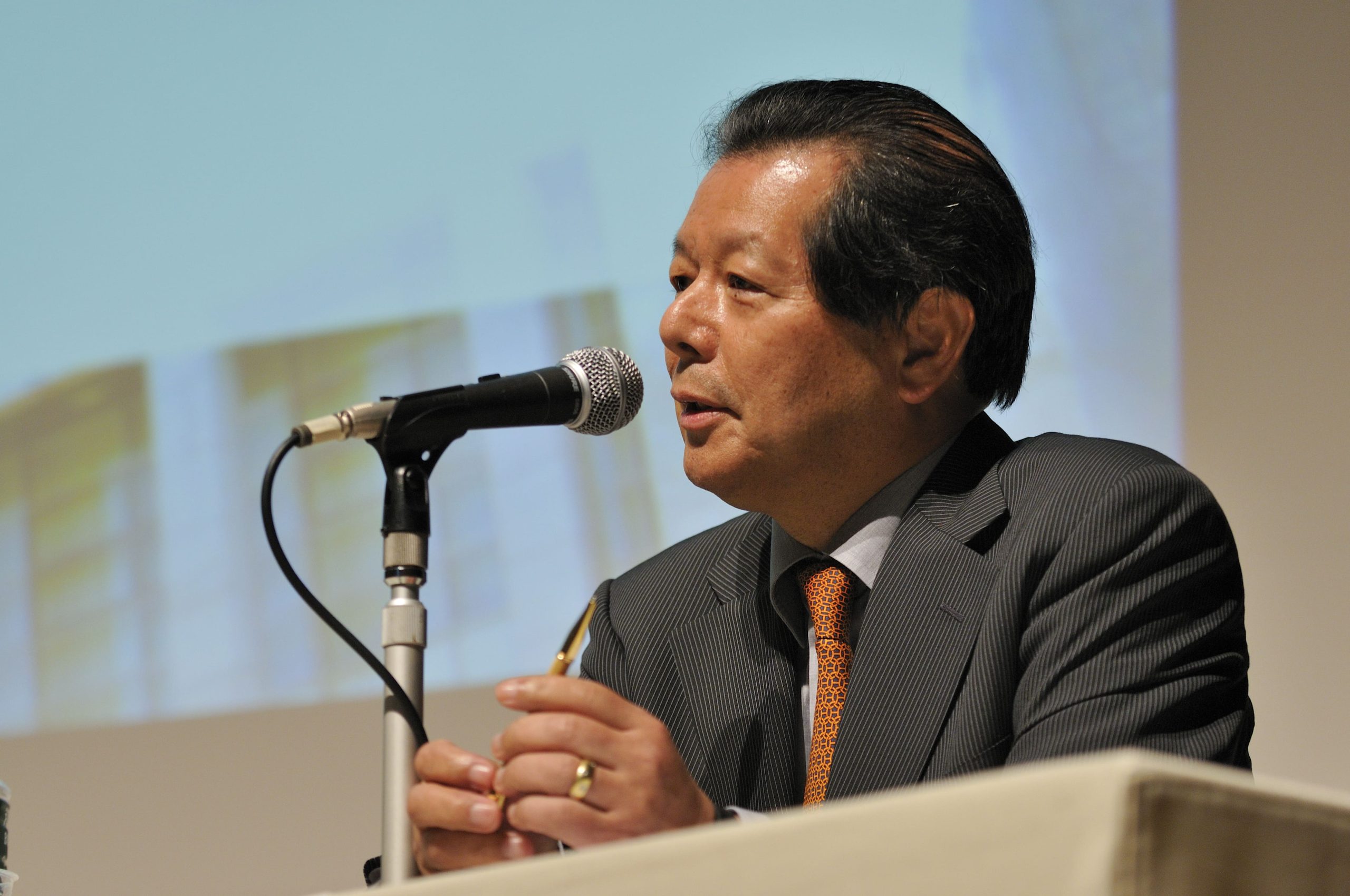 司会を務める船橋洋一氏