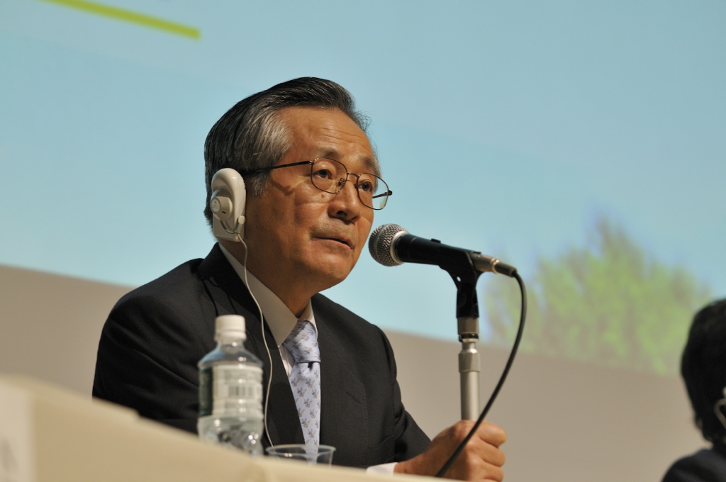 パネリストを務める安斎隆氏