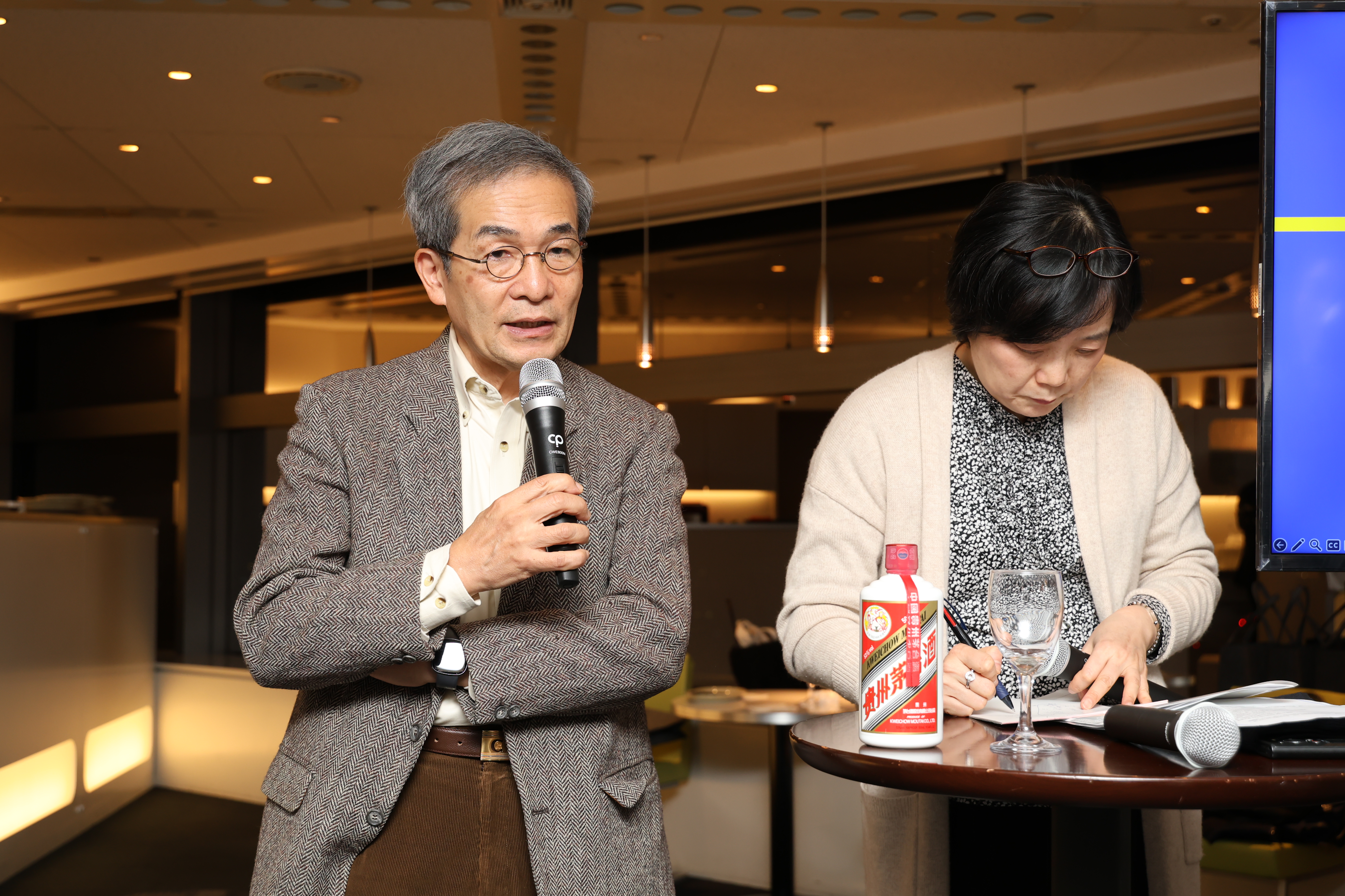 来賓挨拶をする西正典元防衛事務次官