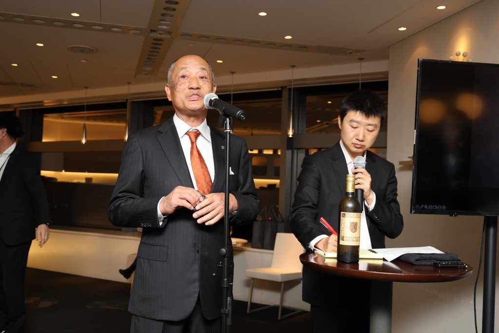 来賓挨拶をする有賀雄二勝沼醸造社長
