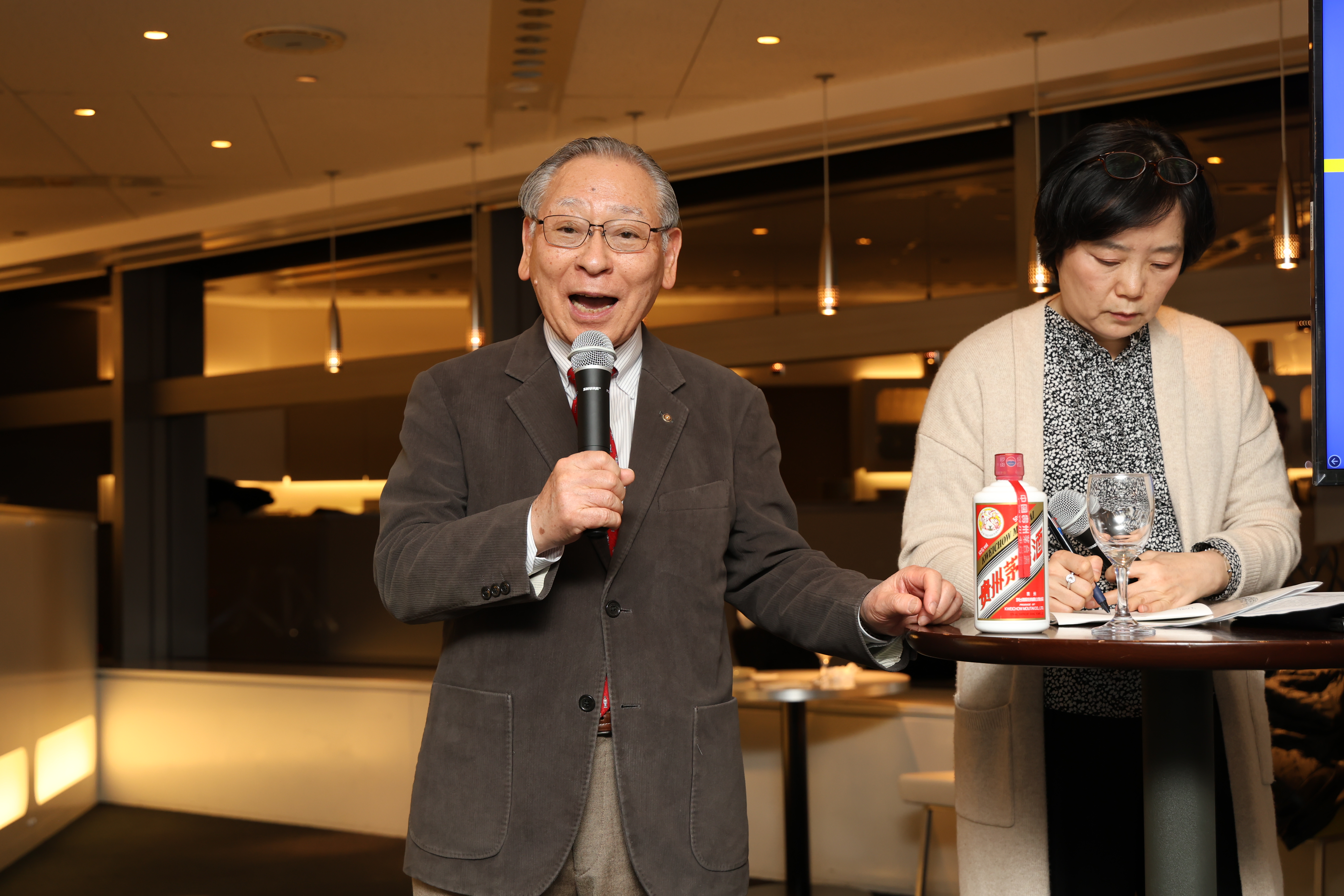 来賓挨拶をする土屋了介エムティーアイ社外取締役・国際学園理事長・国立がんセンター中央病院元院長