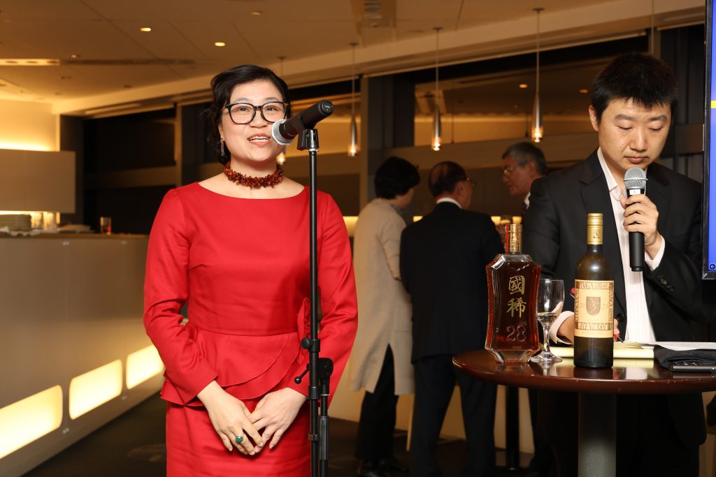 来賓挨拶をする汪雅平紹興国稀酒醸造会長