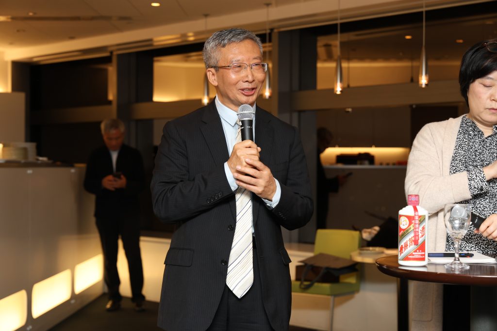 来賓挨拶をする李国平・北京大学首都発展研究院院長
