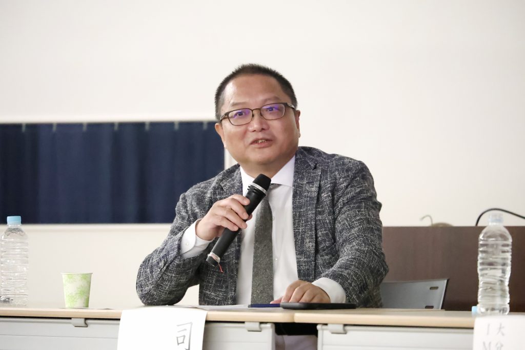 周牧之　東京経済大学教授